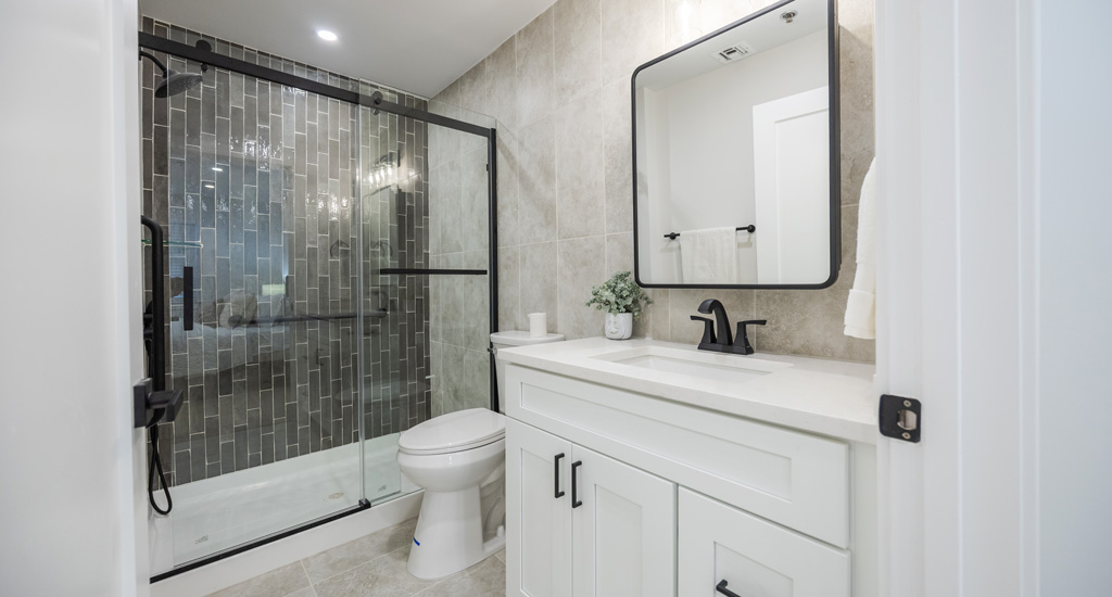 Laurel Circle Bridgewater | Apartment Bath
